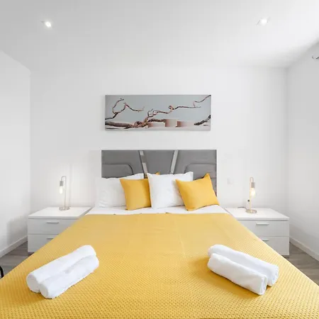 Apartman Brand New - Balcony With Sea View